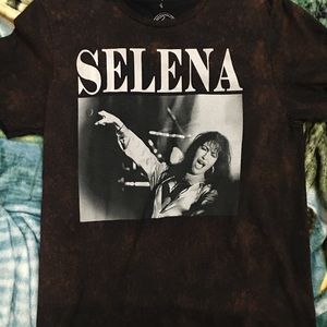 Selena Acid wash tee